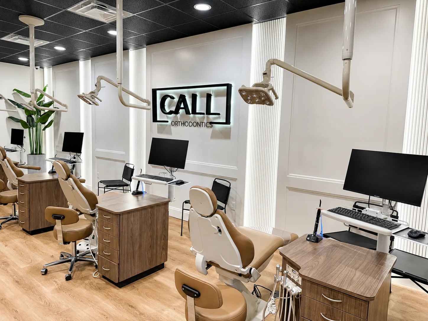 Call Orthodontics operatory with integrated treatment workstations